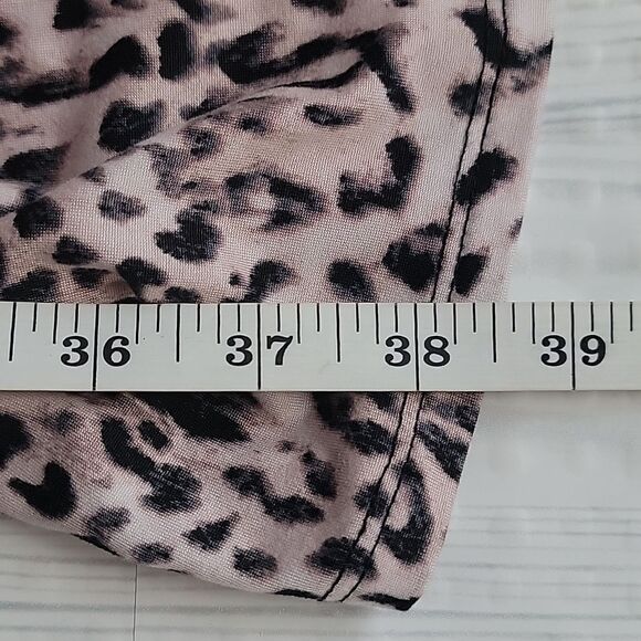 Secret Treasures robe lightweight pink leopard print Women's Size L - Picture 11 of 11